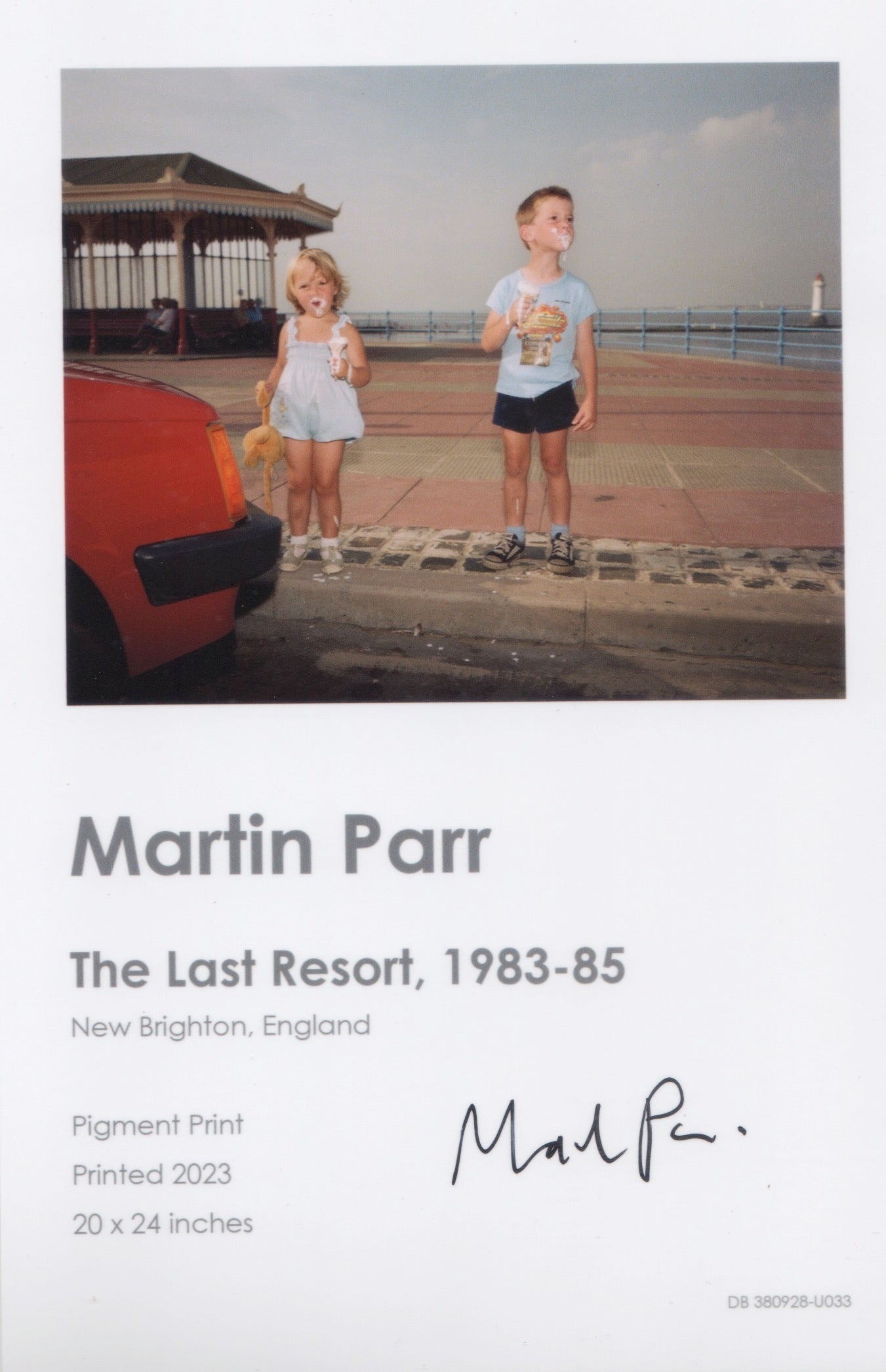 Martin Parr : The Last Resort [boy & girl with ice creams]