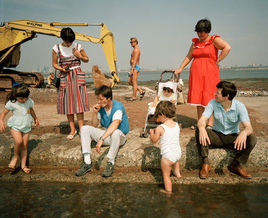 Martin Parr : The Last Resort [family with digger]