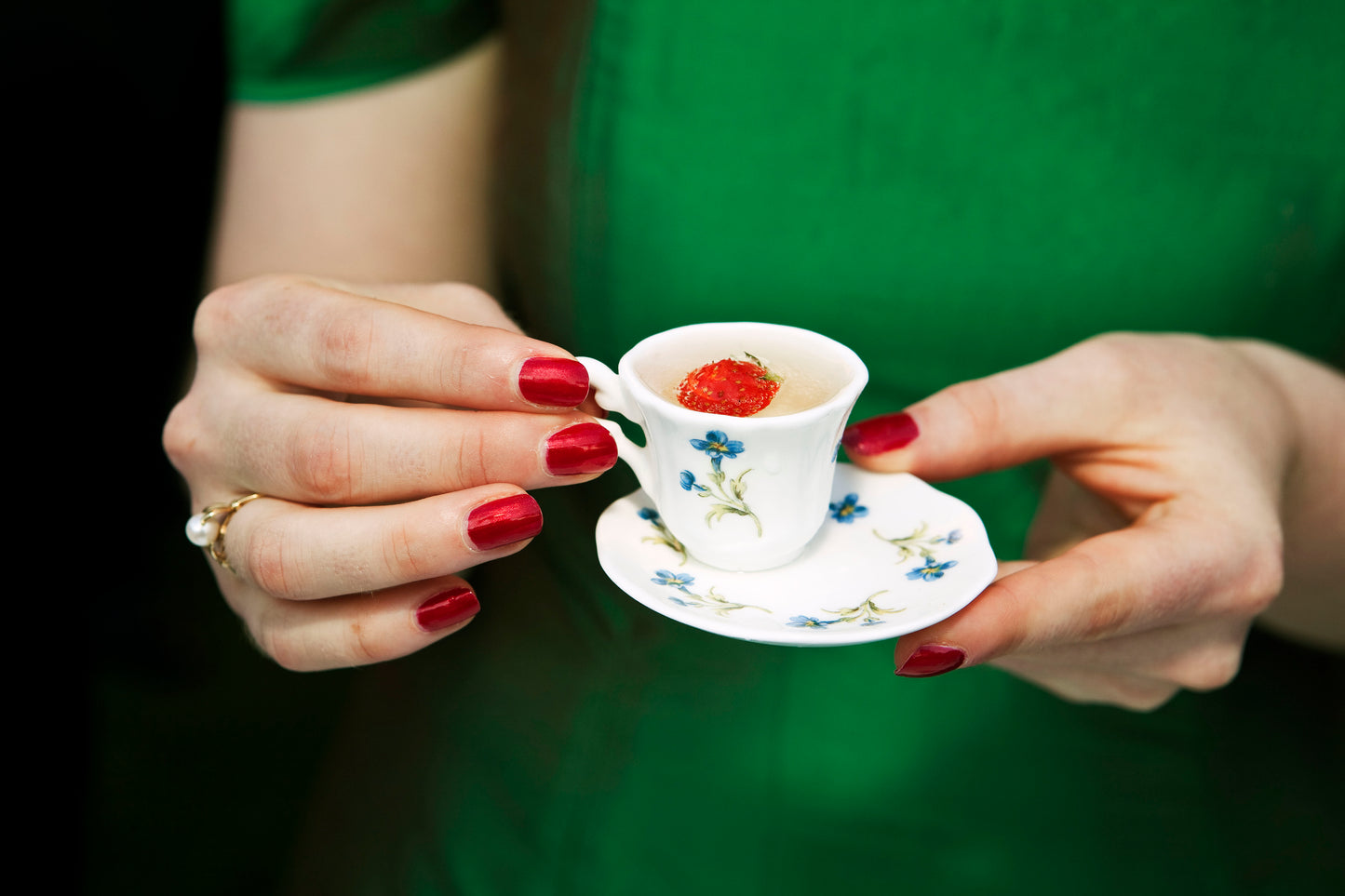 Martin Parr : Teacup [Christ's Hospital]