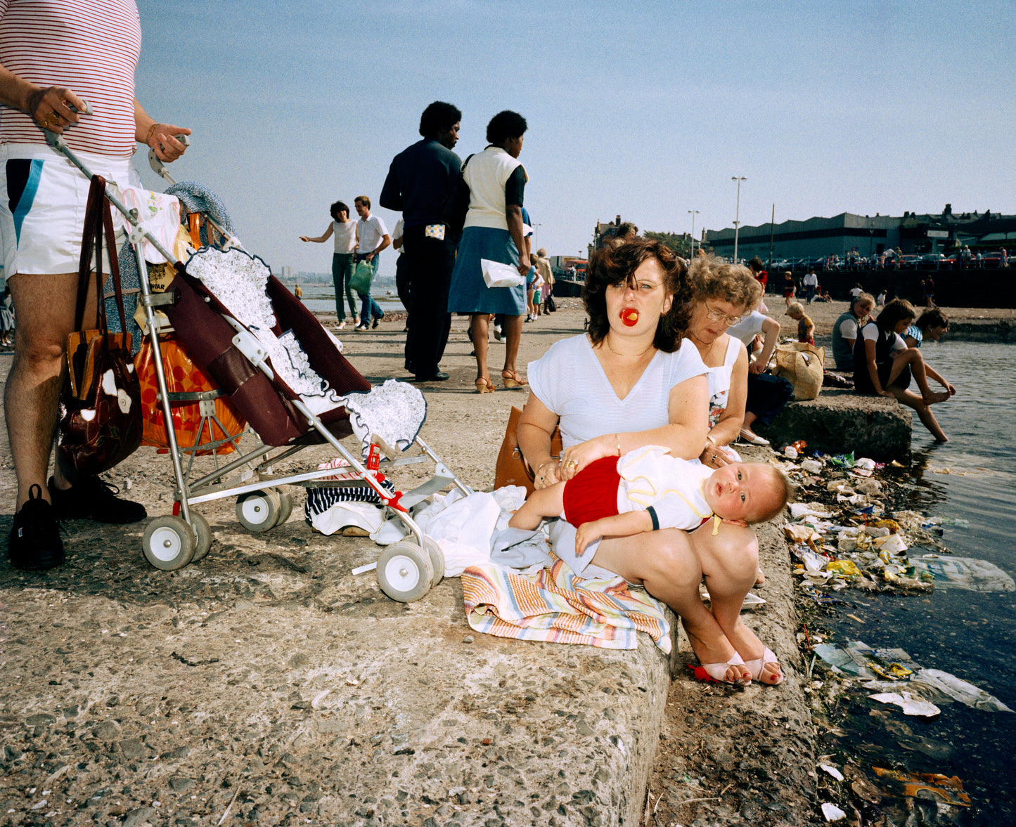 Martin Parr : The Last Resort [mother with baby]