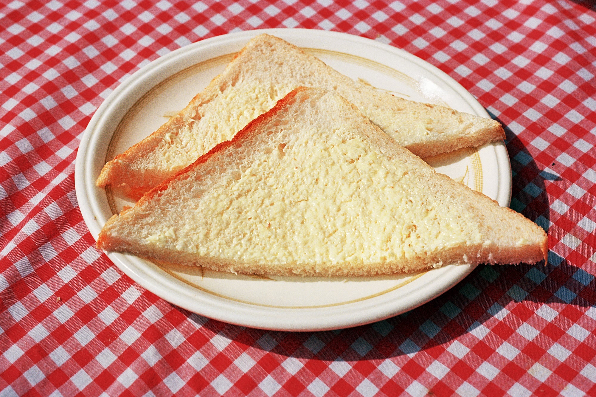 Martin Parr : Bread & butter on gingham – Rocket Gallery Shop