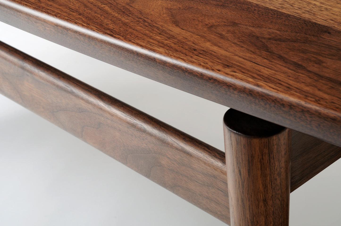 Jens Risom : T 390 Low table with magazine rack